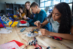 Students earn a number of benefits from competing in a robotics competition.