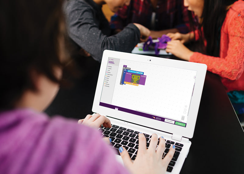 Student coding littleBits matrix on a laptop.